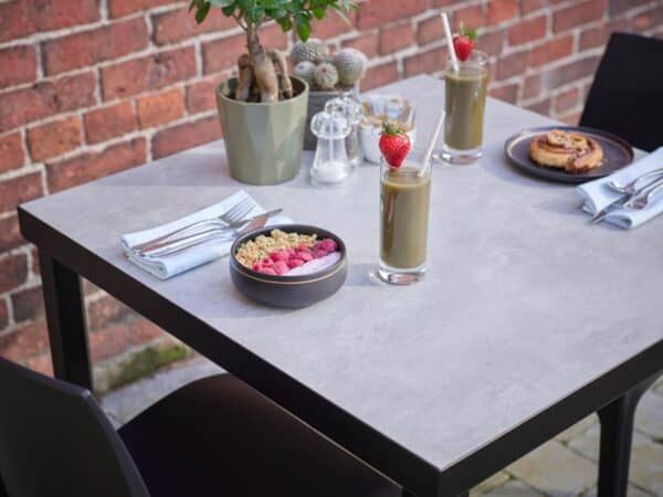 Urban Ceramic In / Outdoor Table